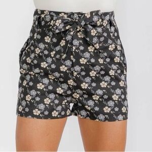 Entro High Waisted Tie Front Floral Shorts in Black NWT